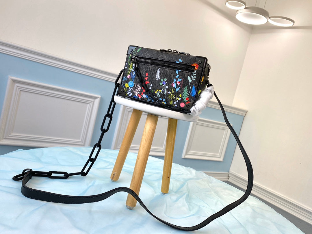 M44480 路L家-MINI SOFT TRUNK 手袋 郵差包