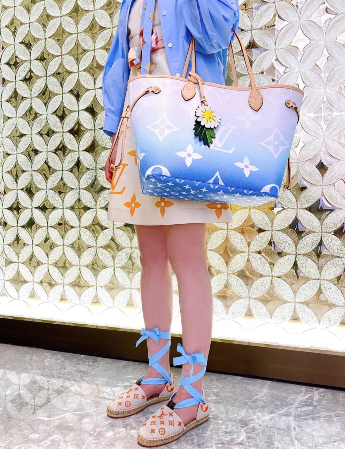 M45680 路L家-Neverfull手袋 Tote 包 中號 上身照