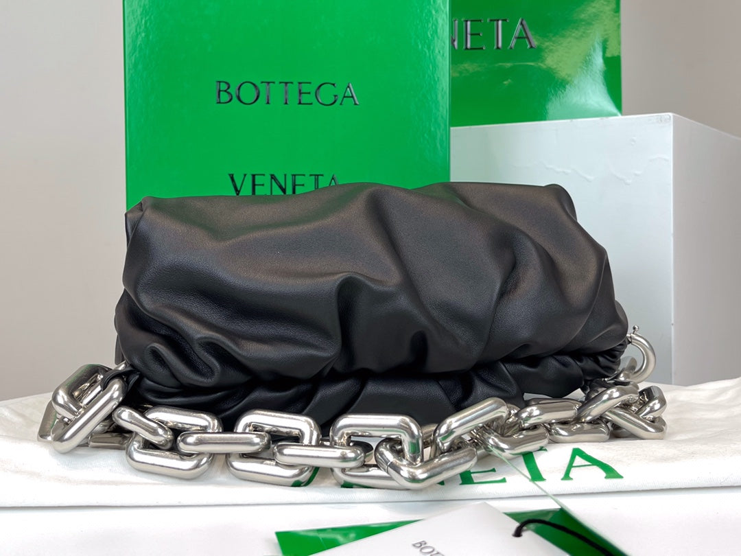 B編織- The Chain Pouch 鏈條云朵包 31x12x16cm