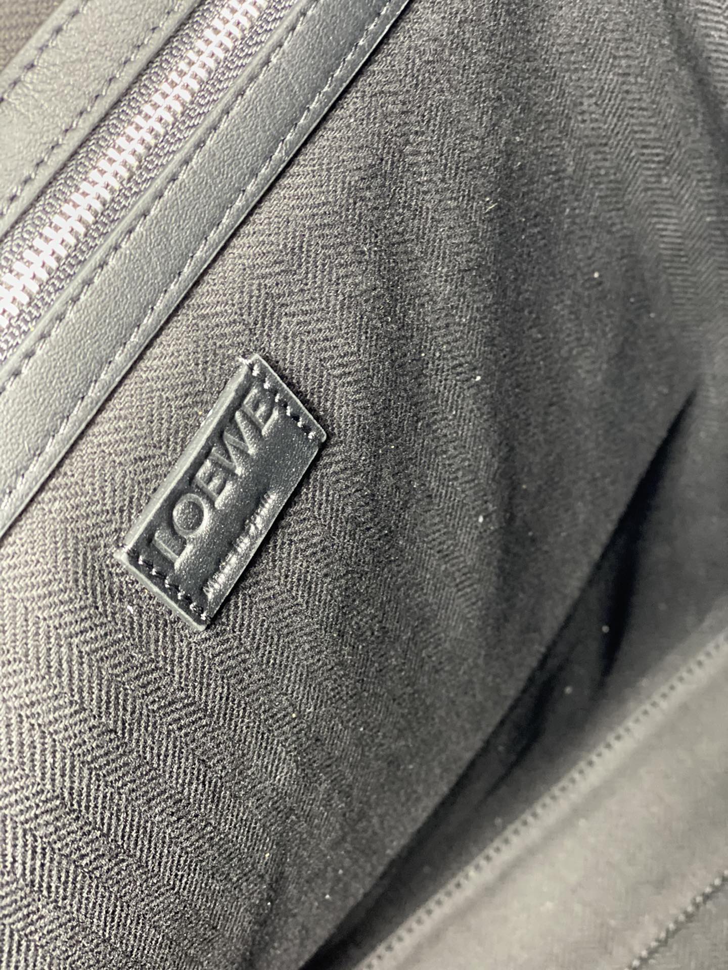 羅L威-Buckle Horizontal Tote 手袋