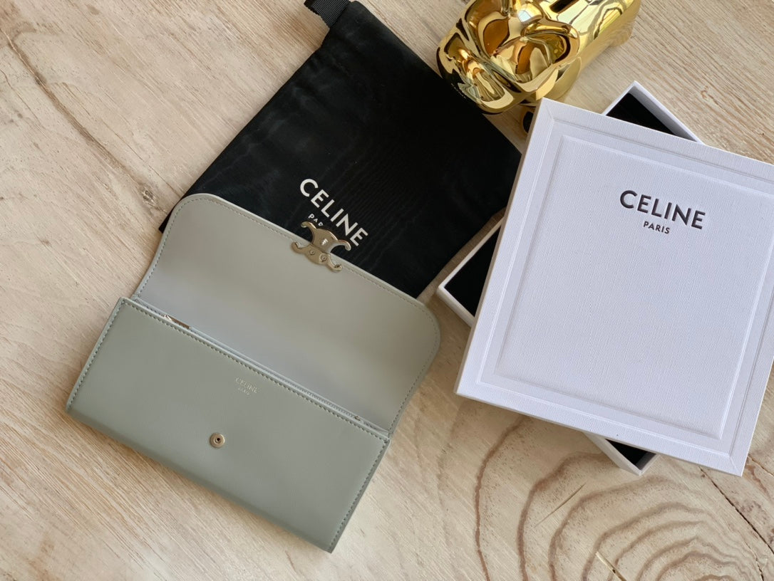 Celine TRIOMPHE 大號亮澤光滑羊皮革翻蓋長夾
