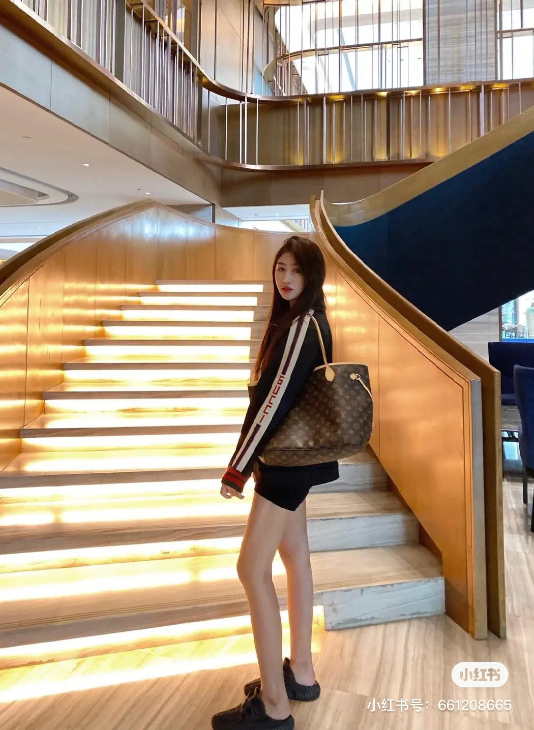 M41177 路L家-Neverfull 經典手袋 上身照