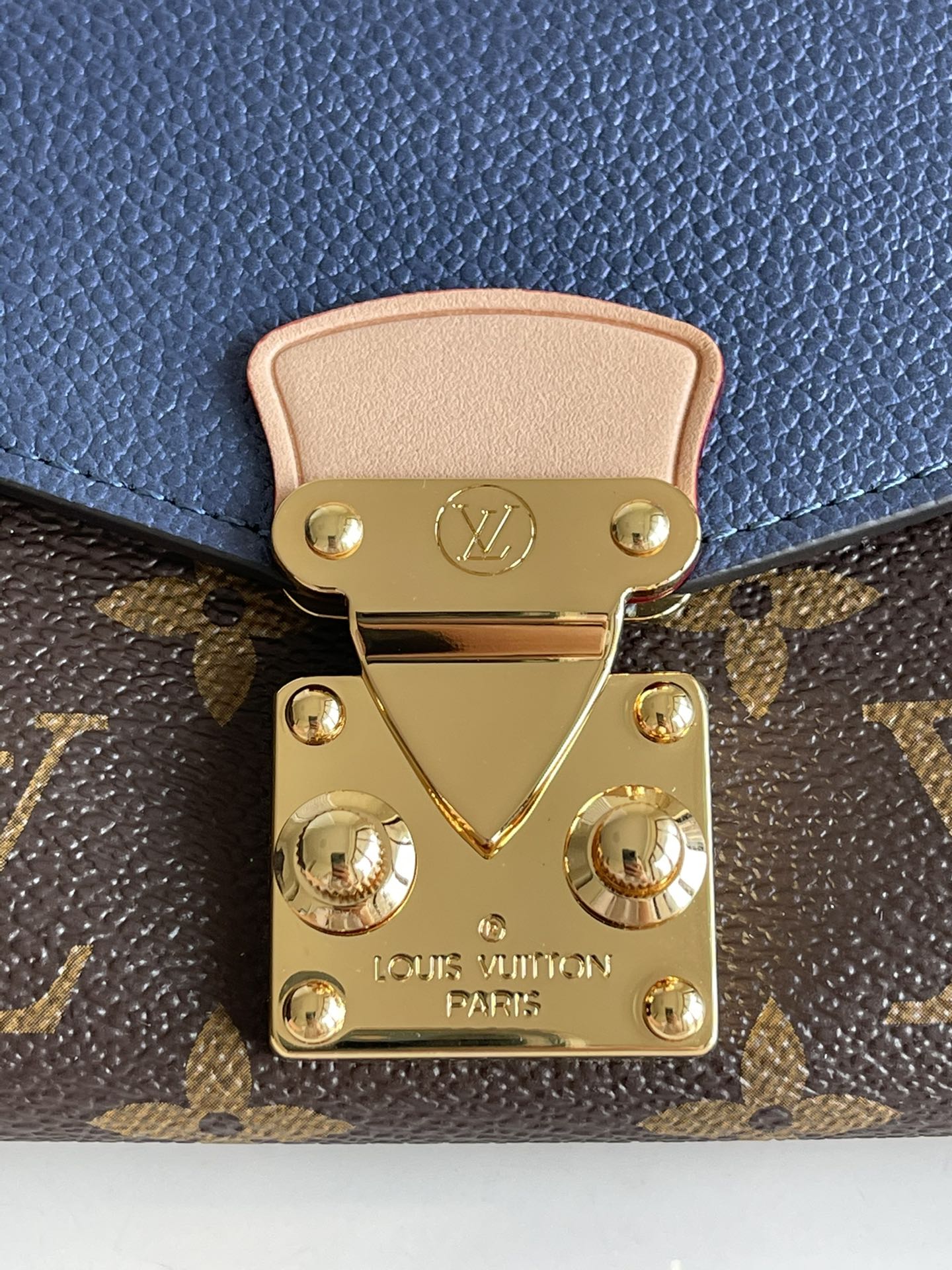 LV M64092 藍色老花 信封式Pallas錢夾