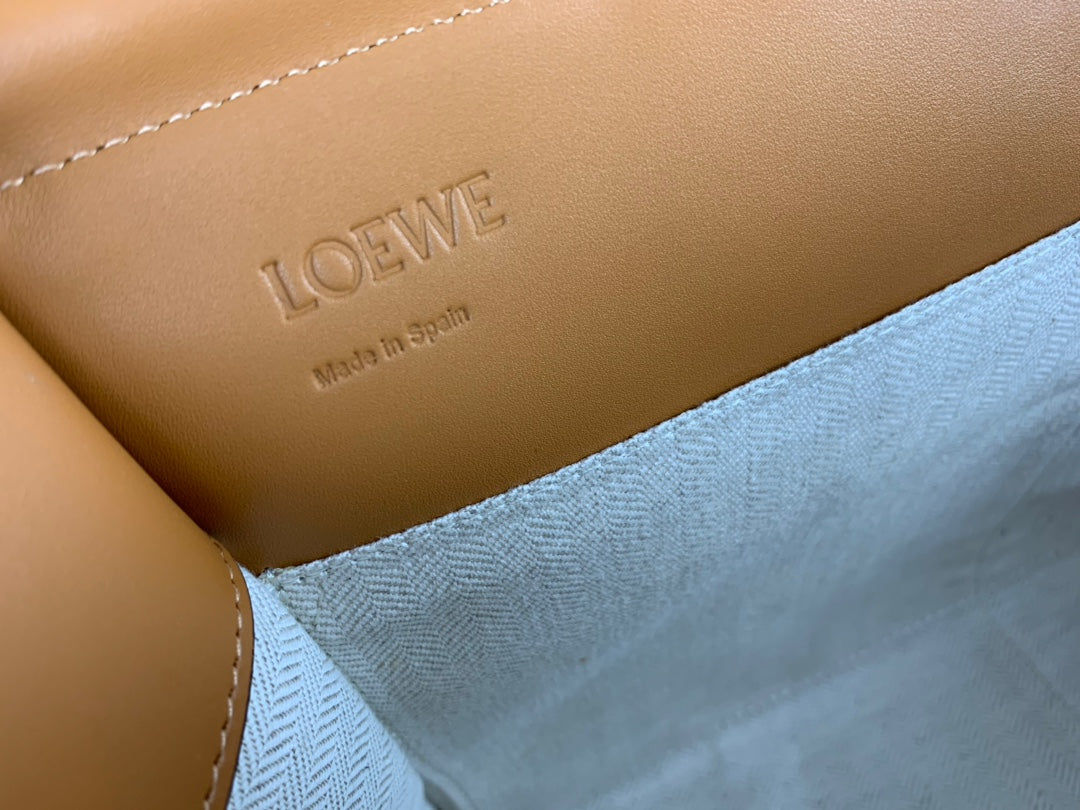 羅L威-Cushion tote 小牛皮 棕色