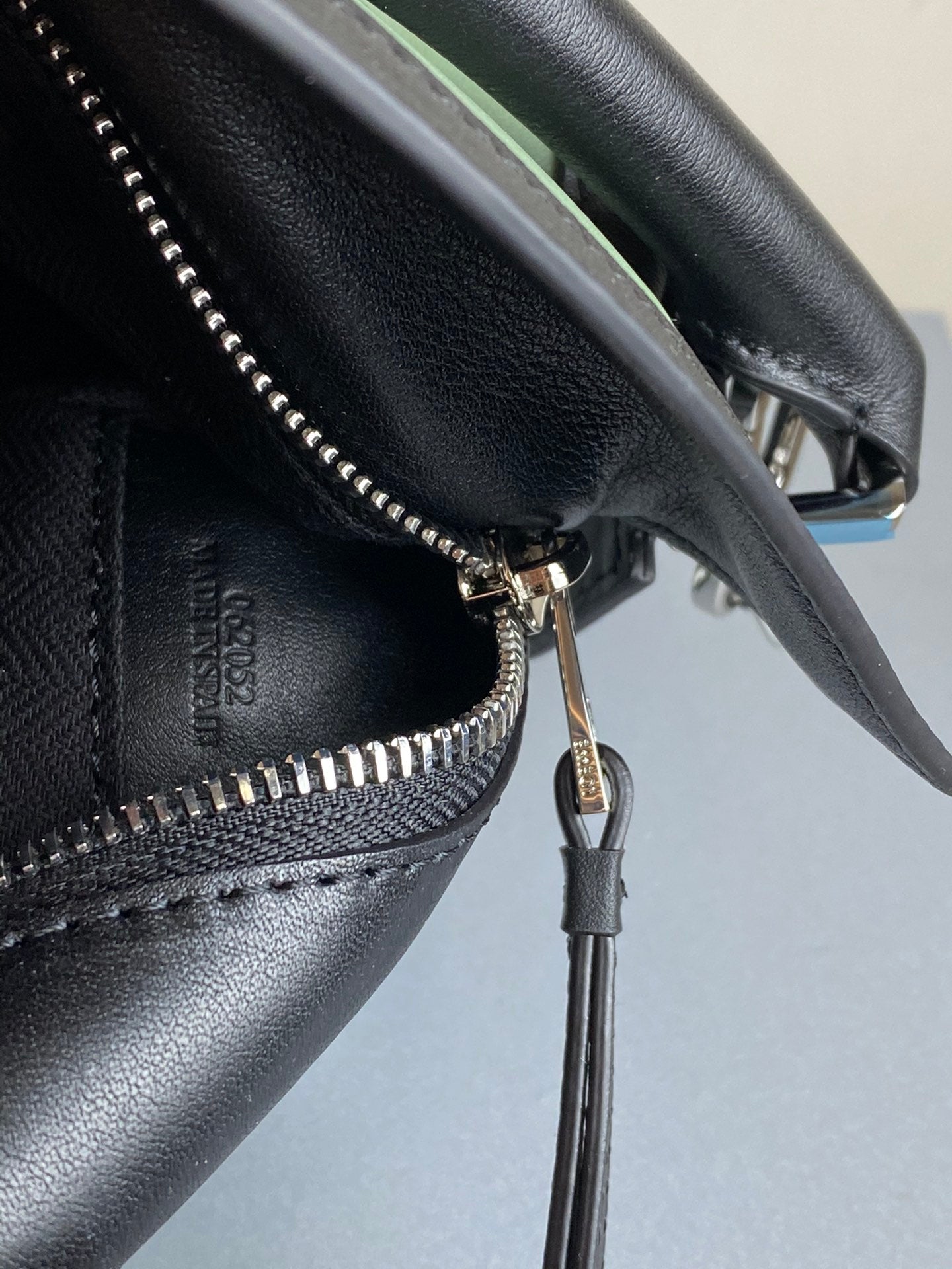 羅L威-Puzzle bag 小牛皮 小號