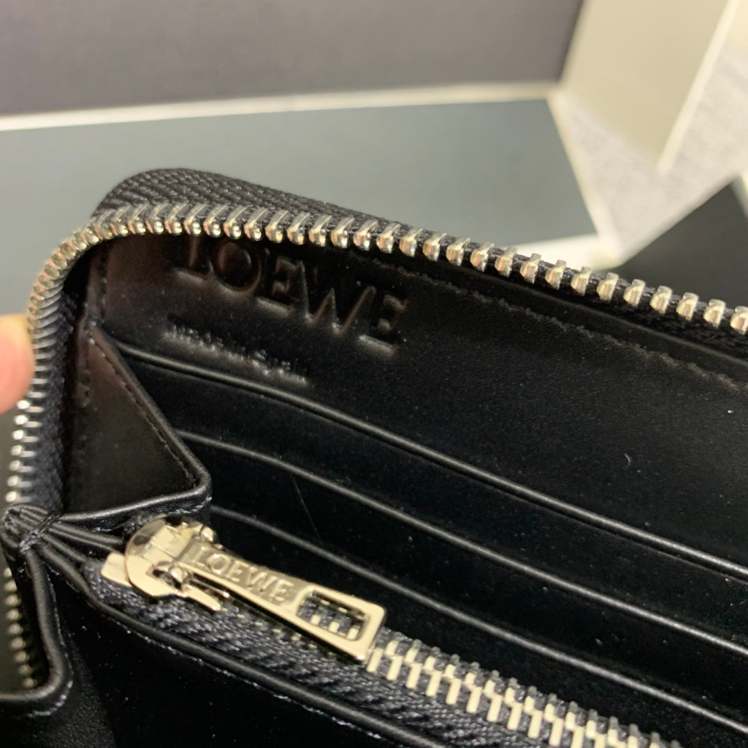 Loewe Puzzle zip around wallet 拉鍊長夾