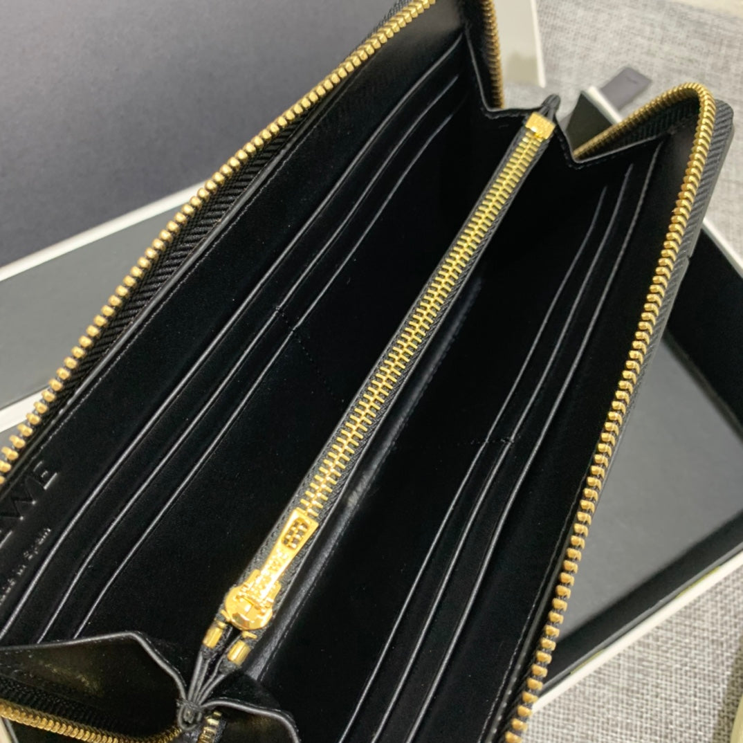 Loewe Puzzle zip around wallet 拉鍊長夾
