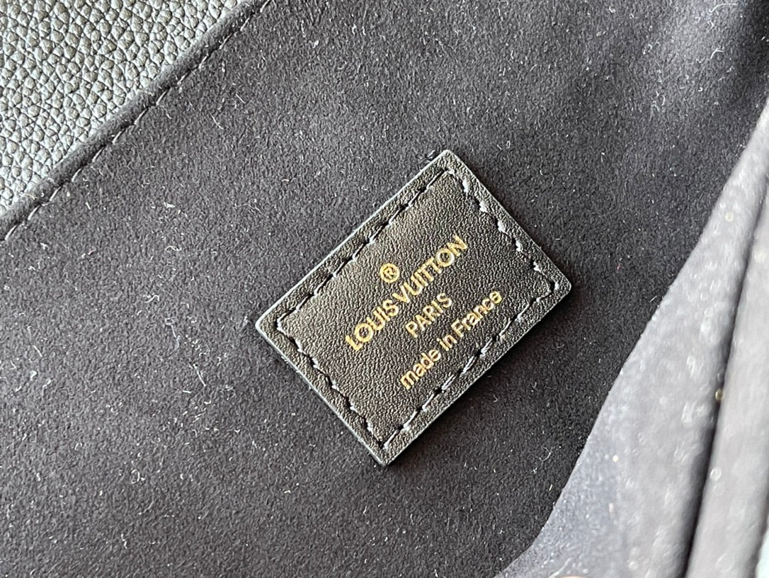 M46028 路L家-2022 春季系列 Pochette Métis 郵差包