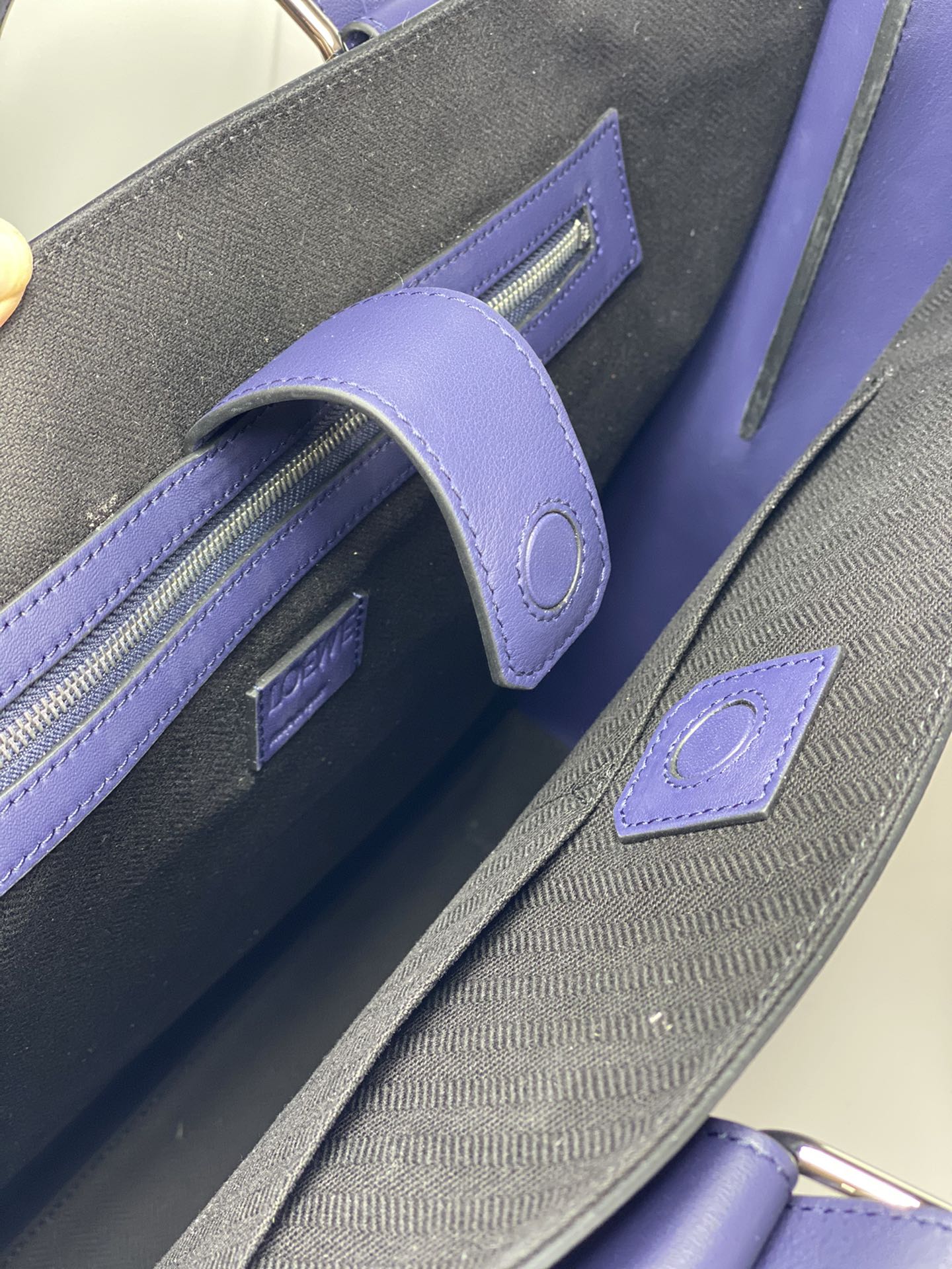 羅L威-Buckle Horizontal Tote 手袋