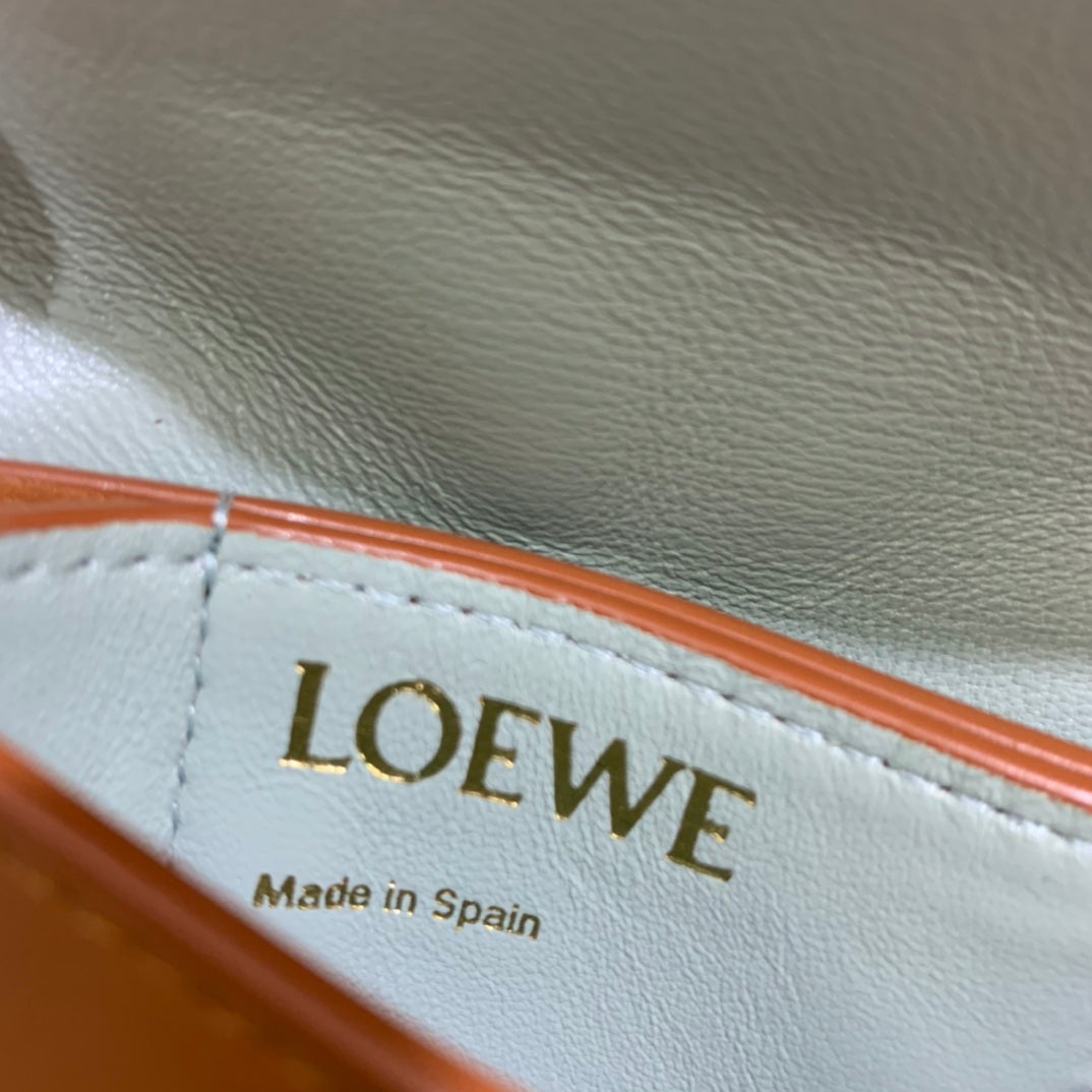 Loewe Goya 系列絲綢小牛皮卡包
