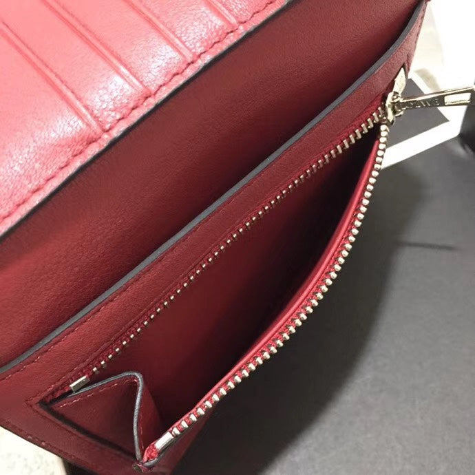 Loewe 對折中夾