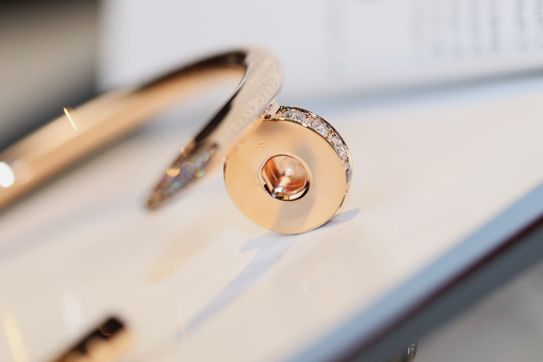 Cartier 釘子細版手鐲-半鑽