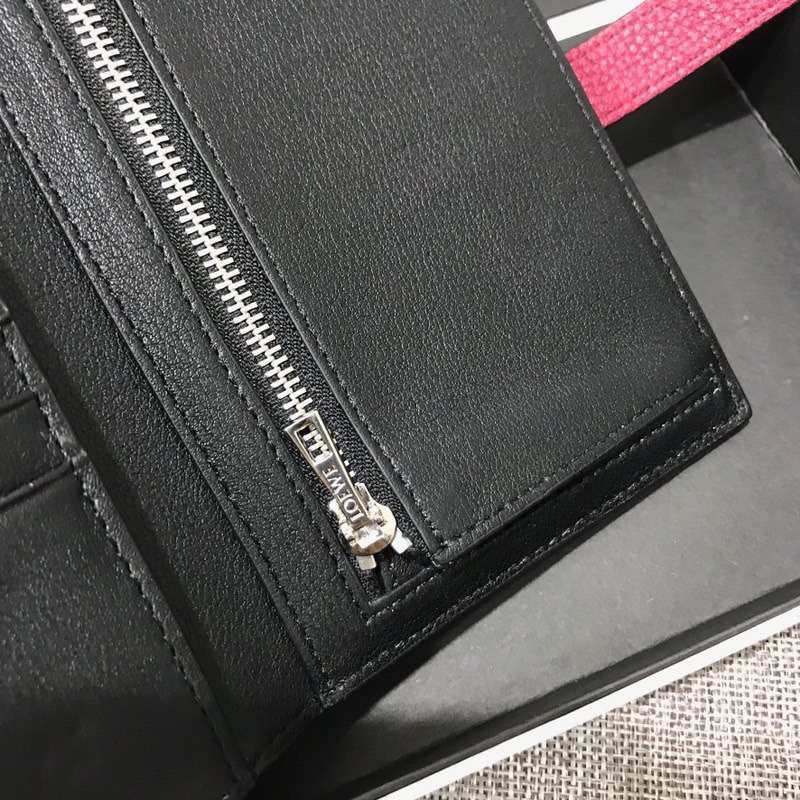 Loewe 對折中夾