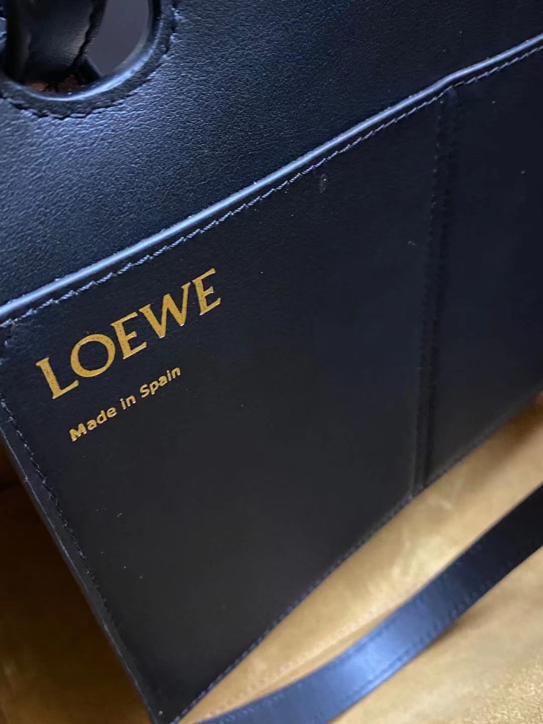 羅L威-Anagram Tote 牛皮 黑色