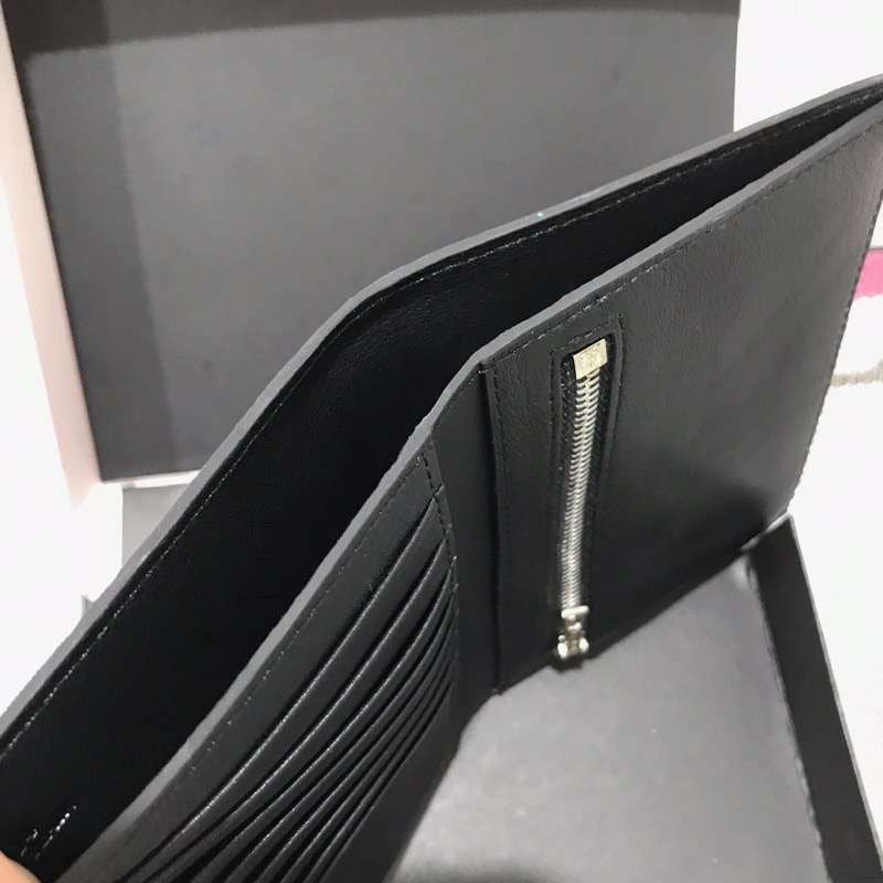 Loewe 對折中夾