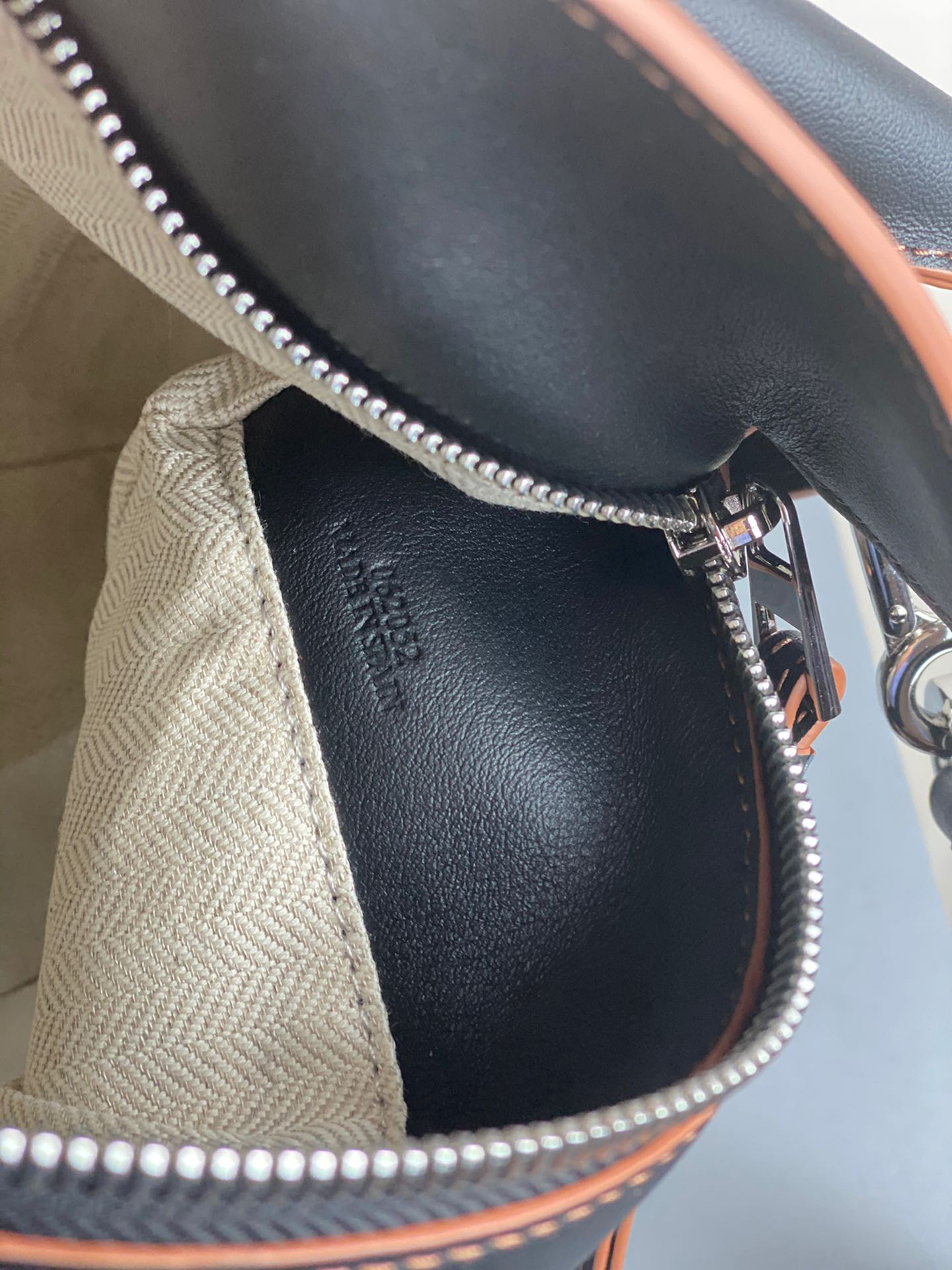 羅L威-2020年春款 Puzzle bag 小牛皮 中號