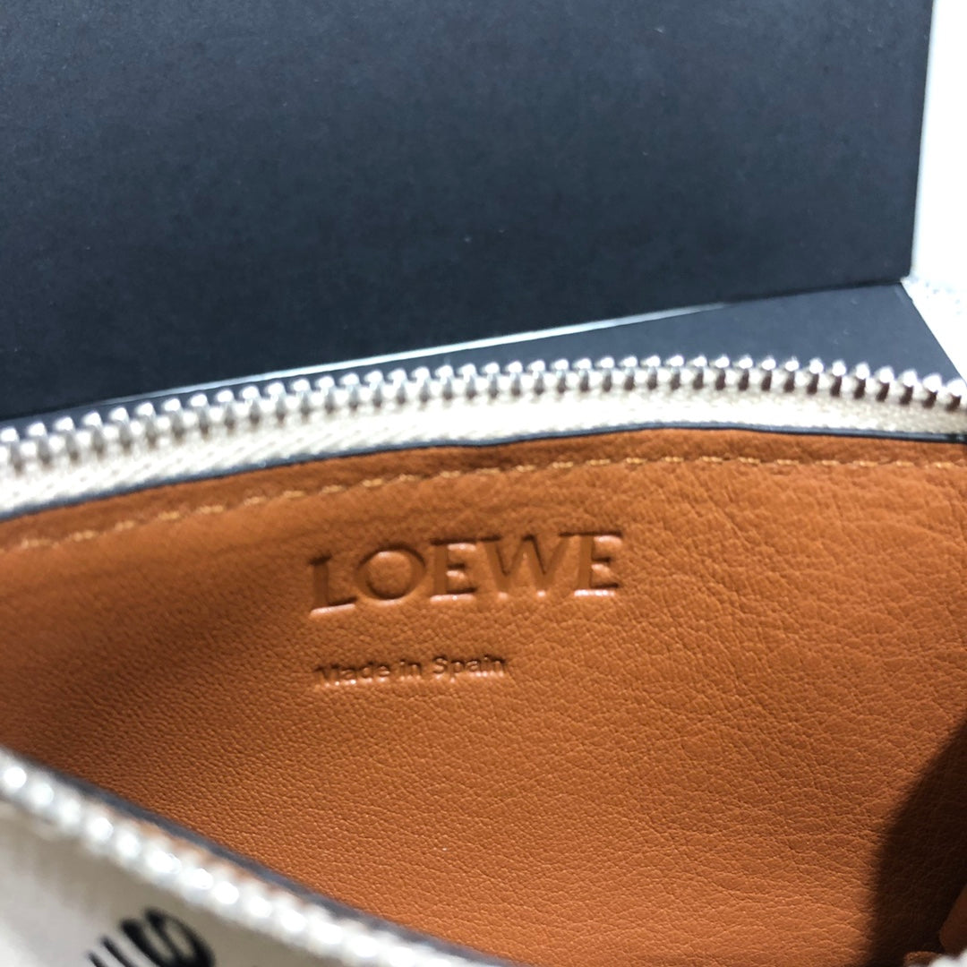 Loewe 貝殼拉鍊小卡包