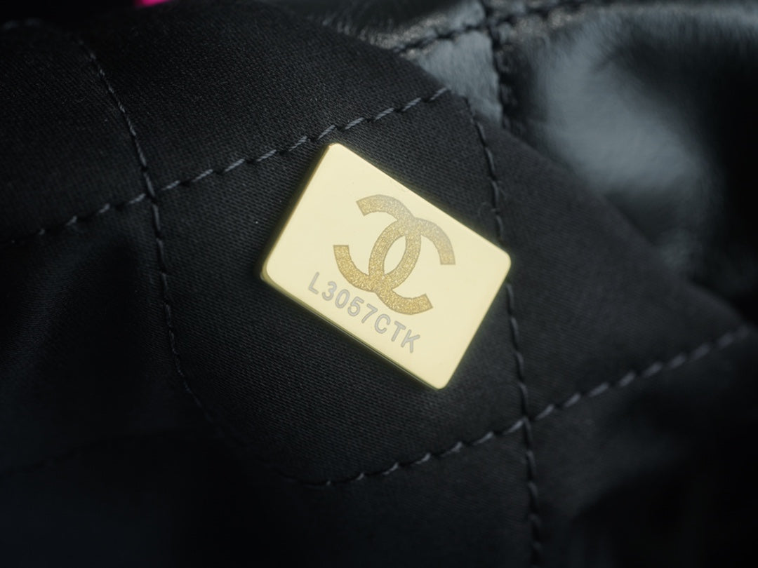小香家-22P 22Bag 中號 黑色金扣