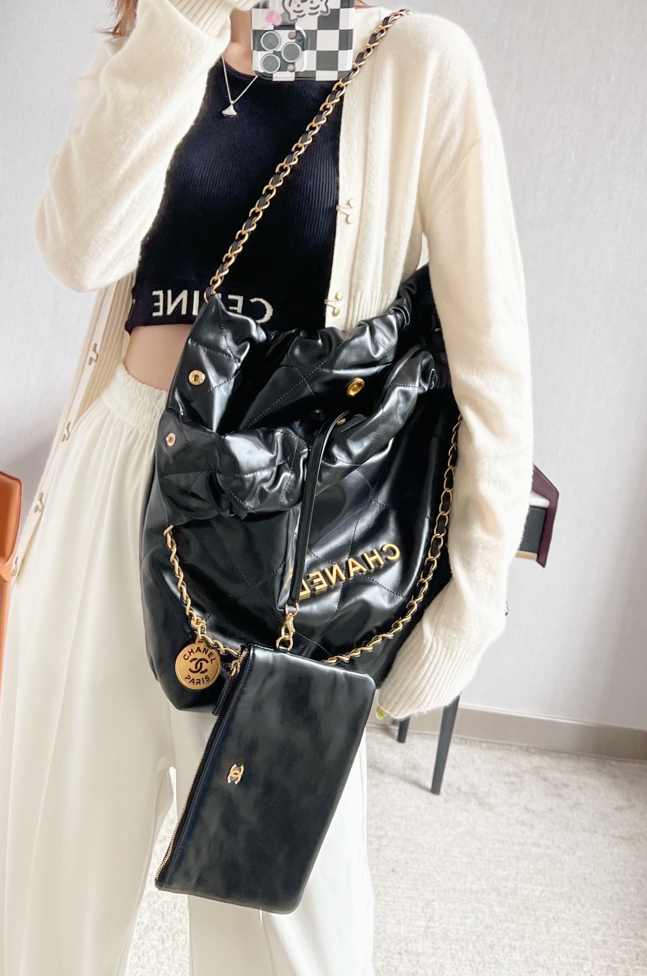 小香家-22S 22Bag 亮面小牛皮中號 黑色金扣