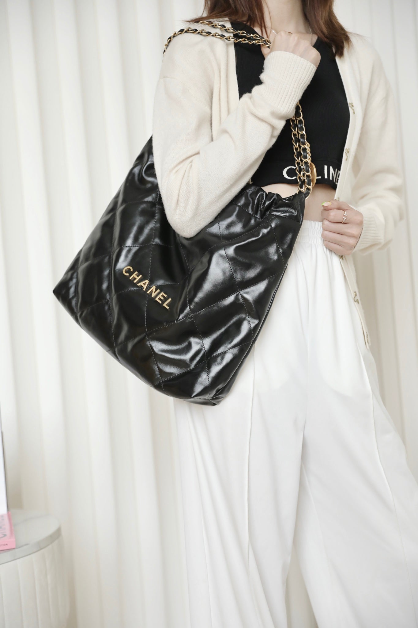 小香家-22S 22Bag 亮面小牛皮中號 黑色金扣