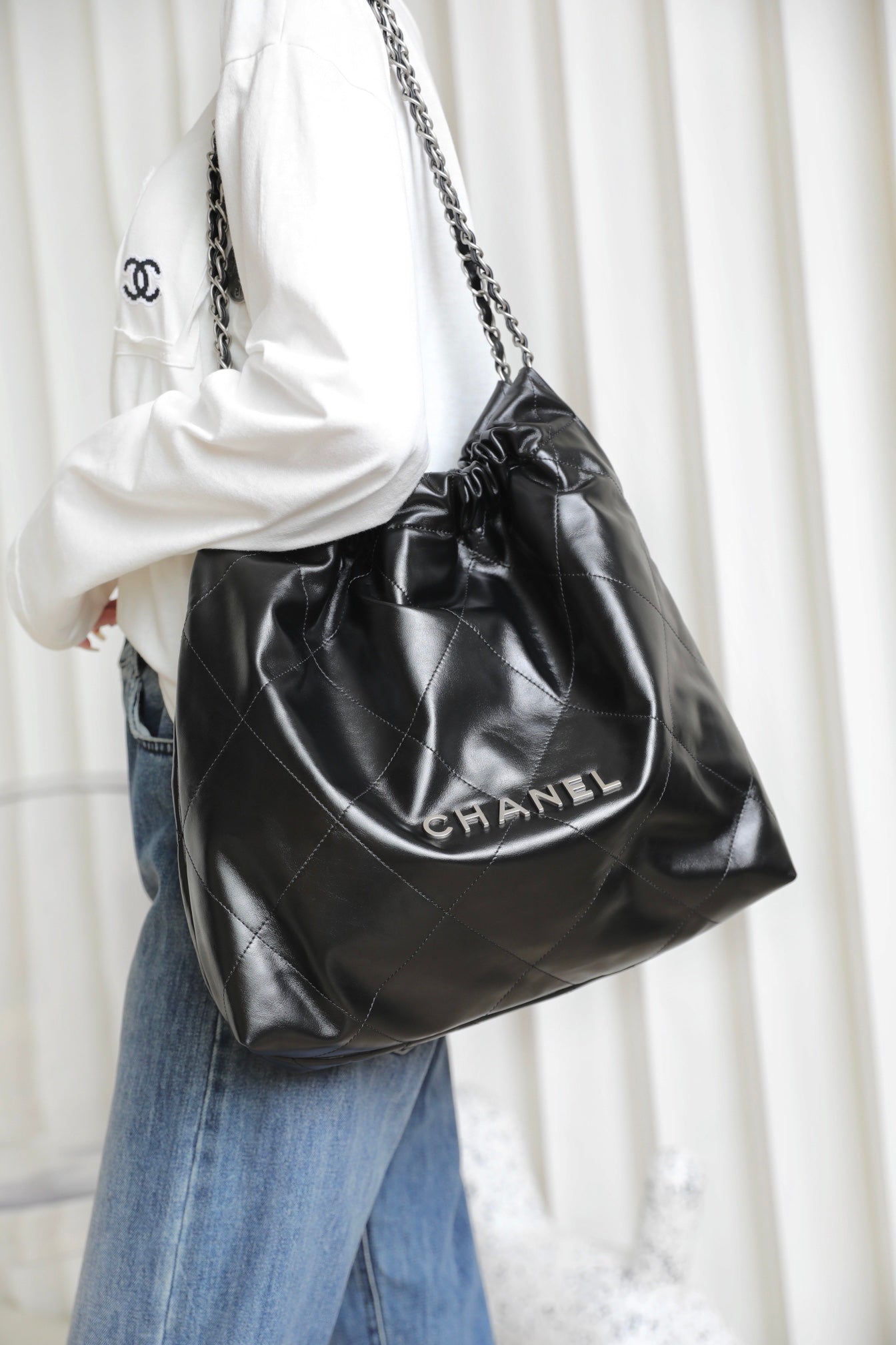 小香家-22S 22Bag 亮面小牛皮中號 黑色銀扣