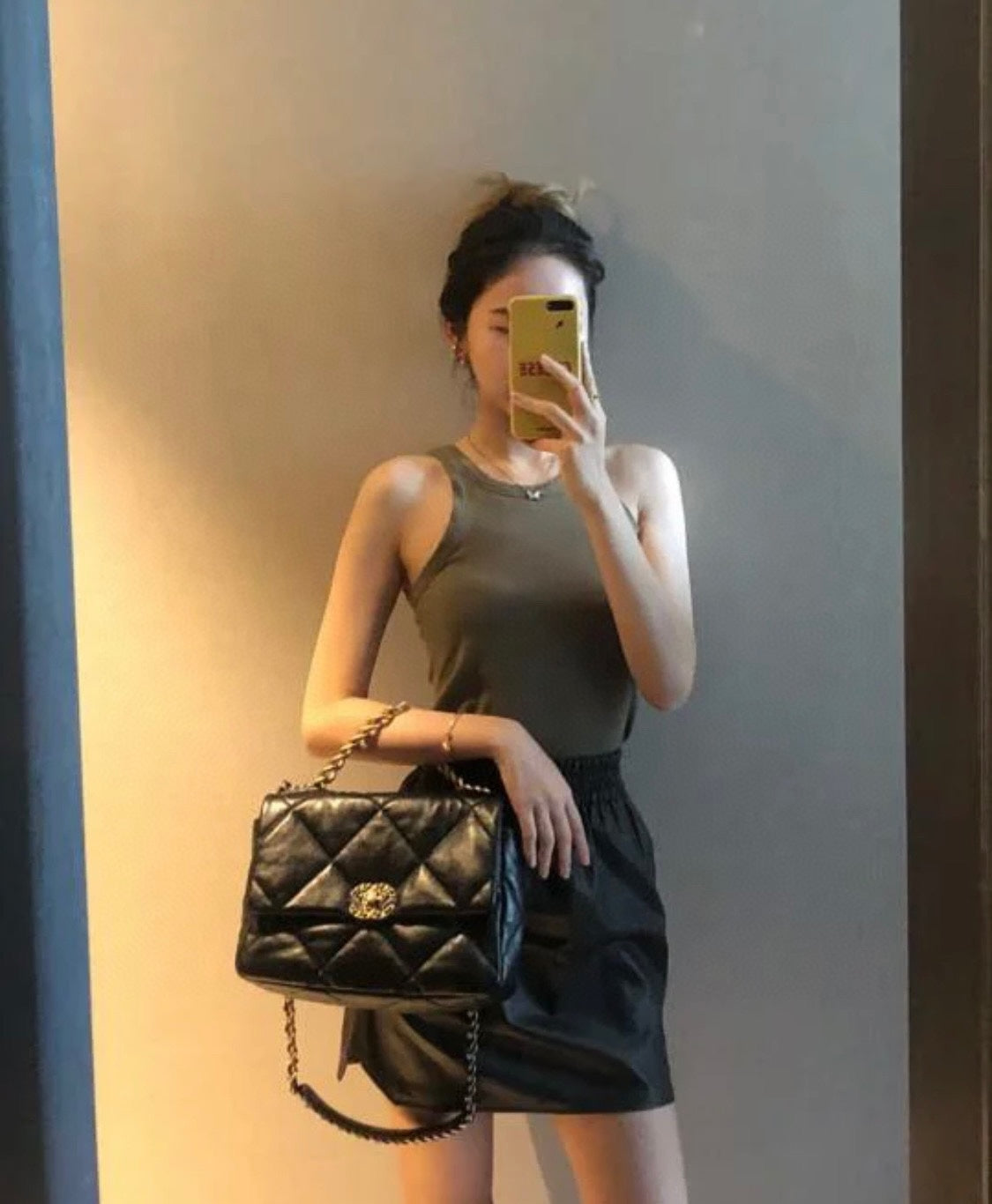 小香家-19Bag中號手袋 黑色