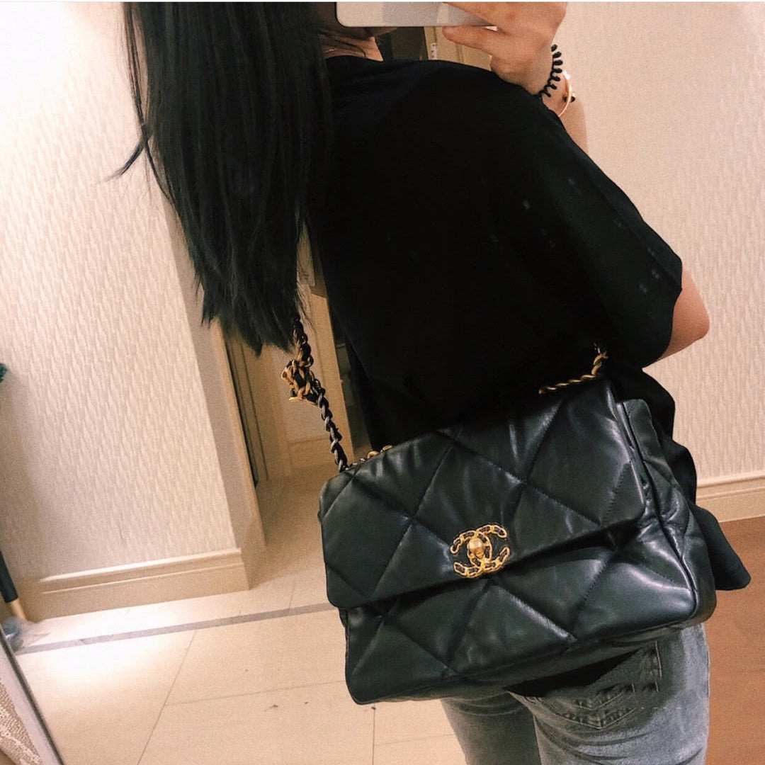 小香家-19Bag中號手袋 黑色