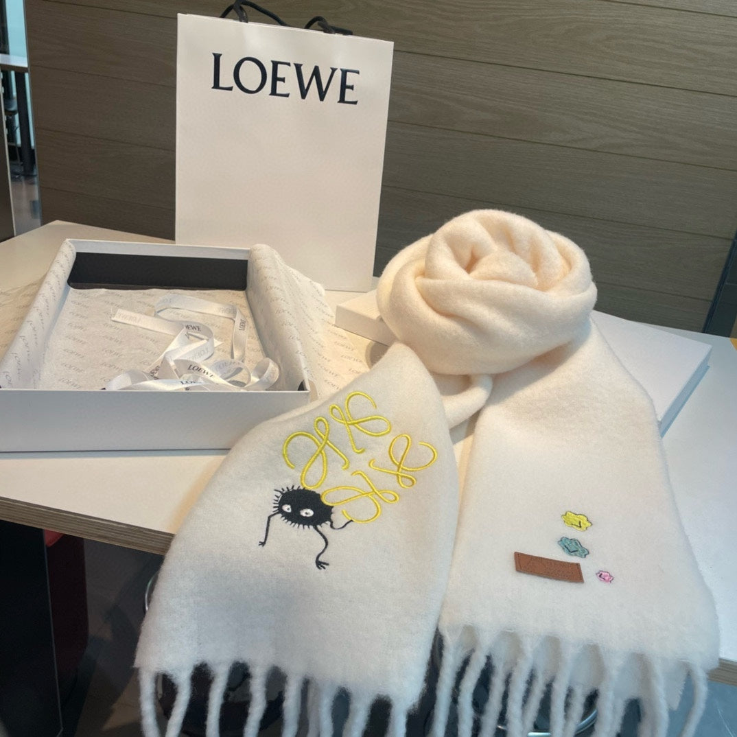 羅L家-2024龍貓聯名刺繡毛絨圍巾 白色