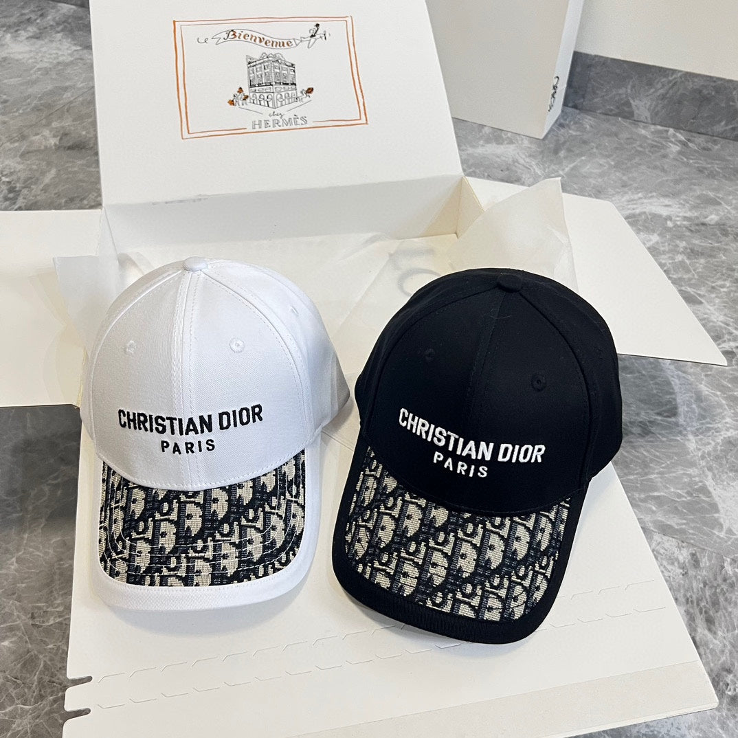 迪D家-2024早春新款重工刺繡棒球帽 白色