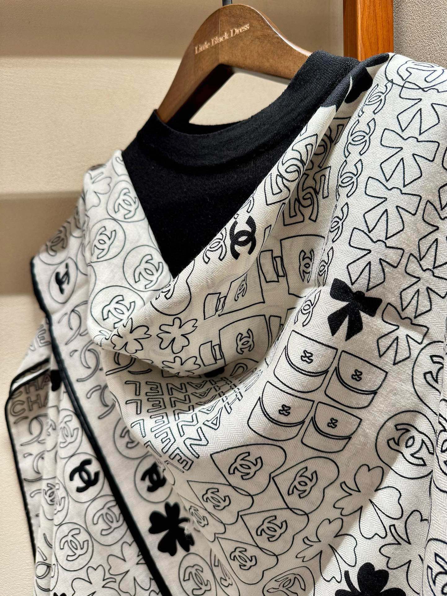 小香家-2024菱格絲絨大方巾 140*140 白