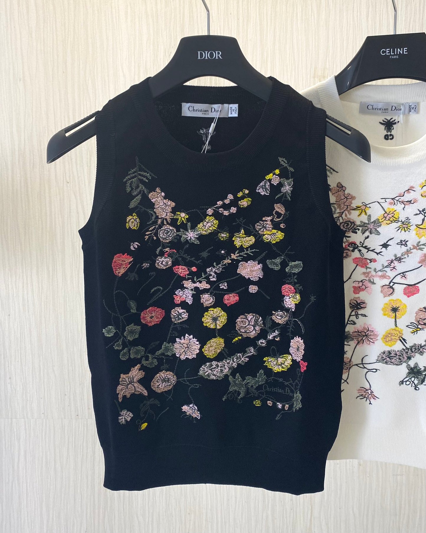 迪D家-2403 24早春最新花卉系列重工刺繡花朵針織背心 黑色