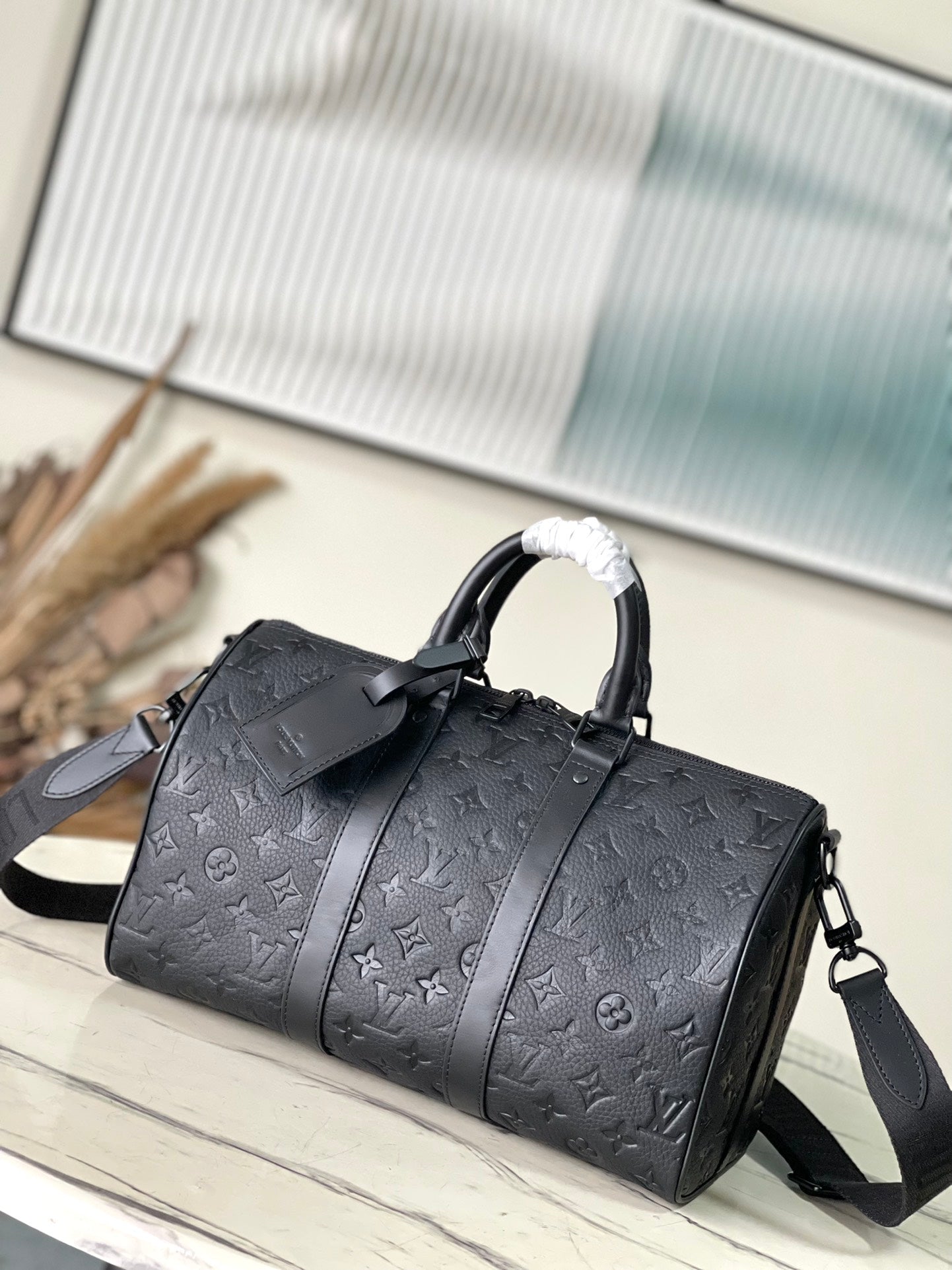 M22765 路L家-Keepall Bandouliere 旅行袋 黑色壓花 男款