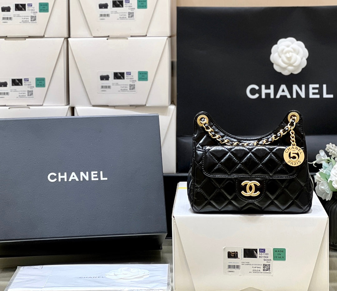 小香家-Chanel Hobo 23c早春款 油蠟皮黑色 小號