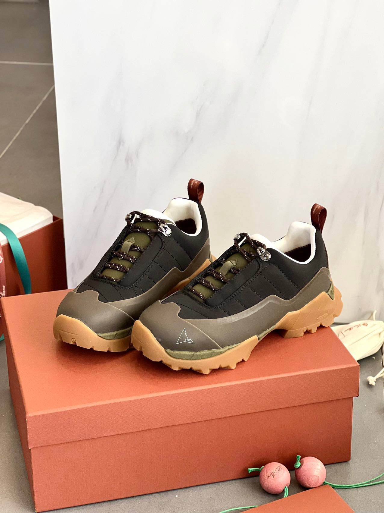 L-Piana-2024 戶外鞋 黑色