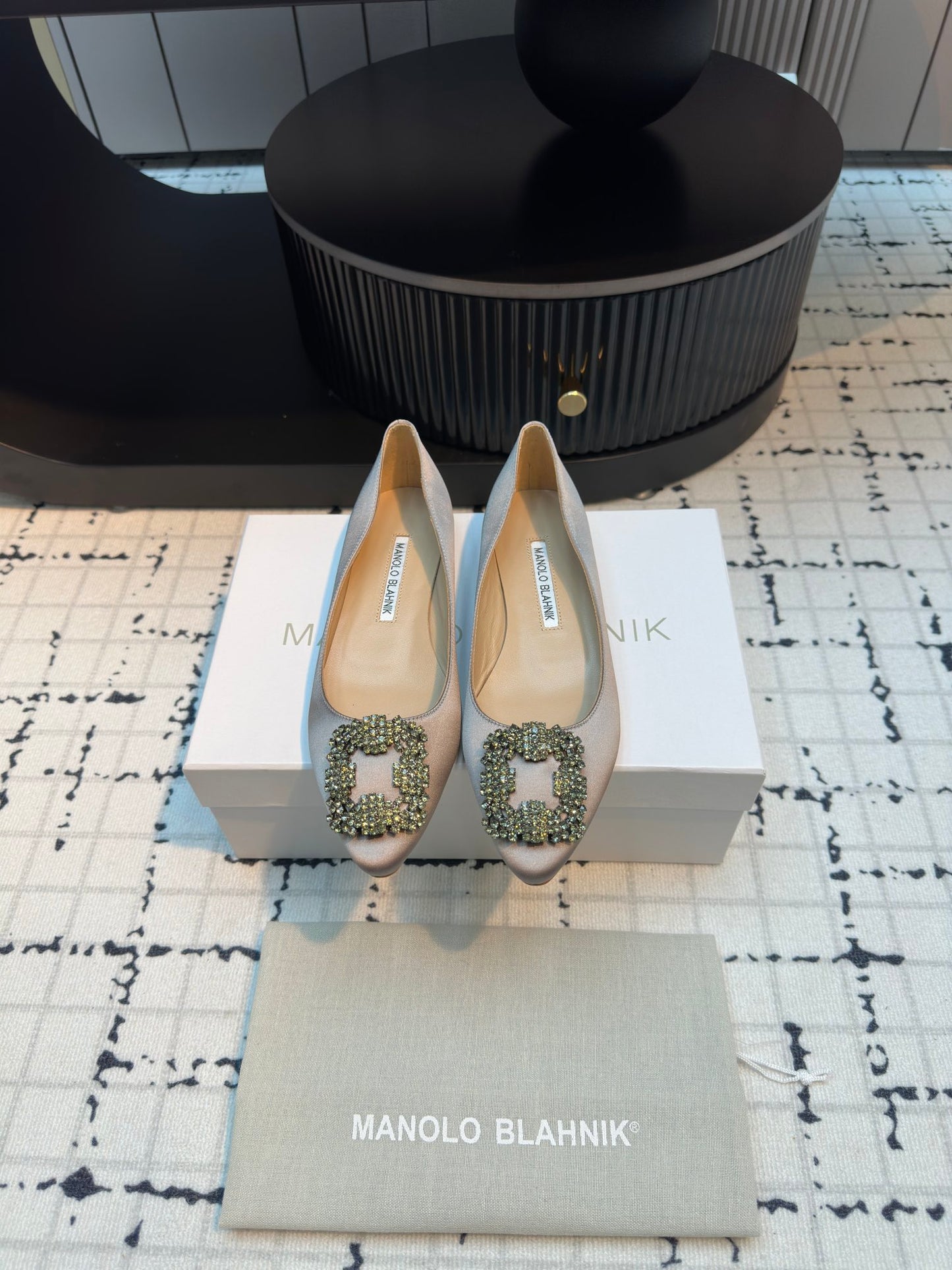 Manolo Blahnik-2024 平底鞋 奶茶色