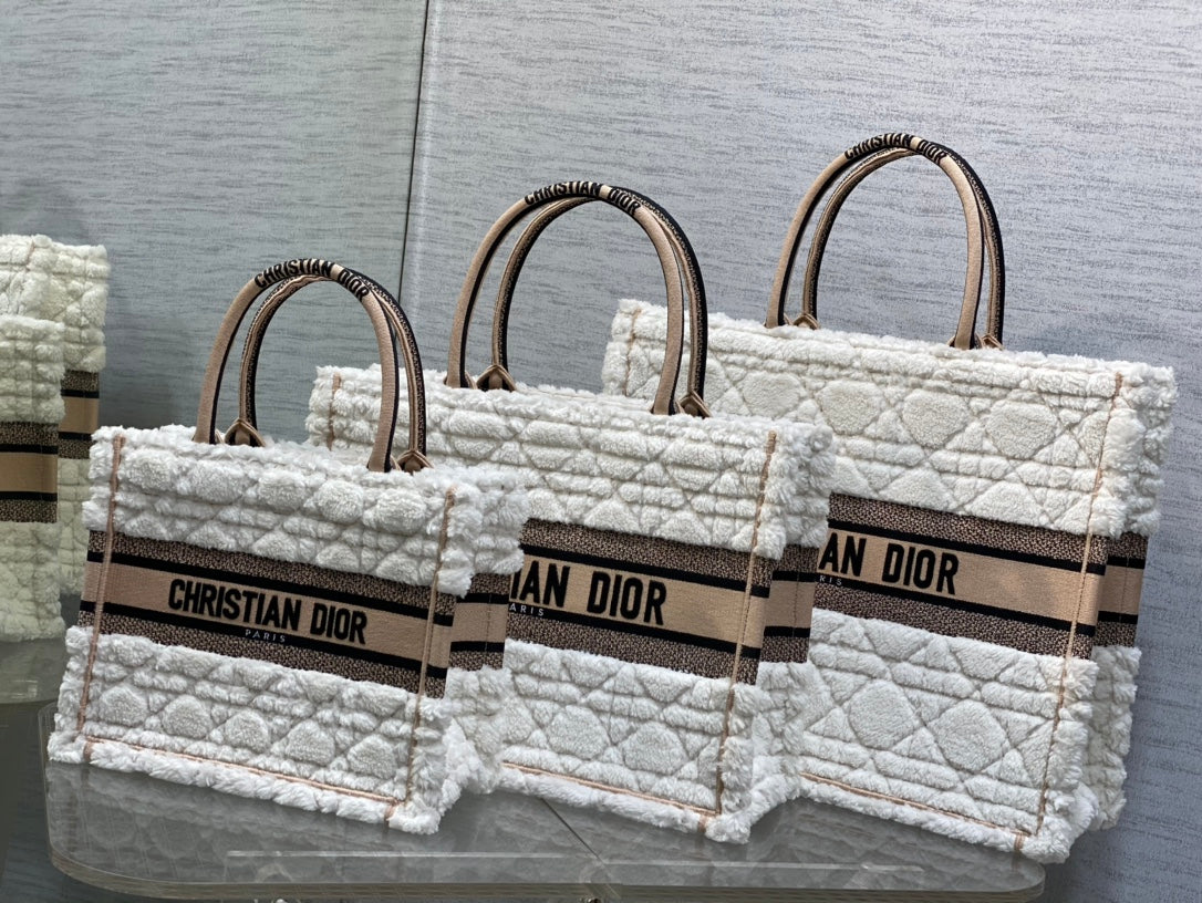 迪D家-Book Tote 2023秋冬毛毛系列 白杏色 大號