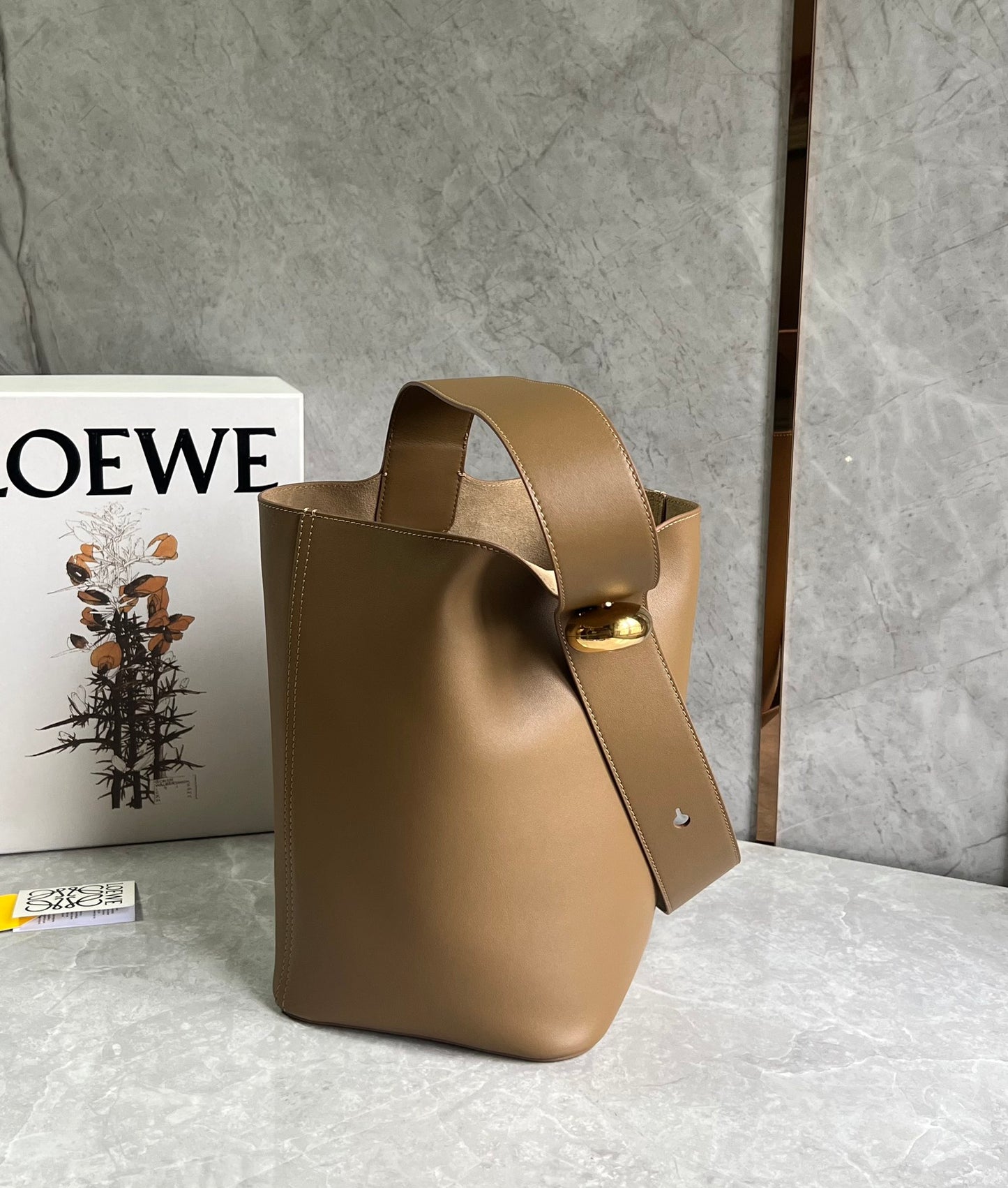 羅L威-Pebble Bucket水桶包 棕色