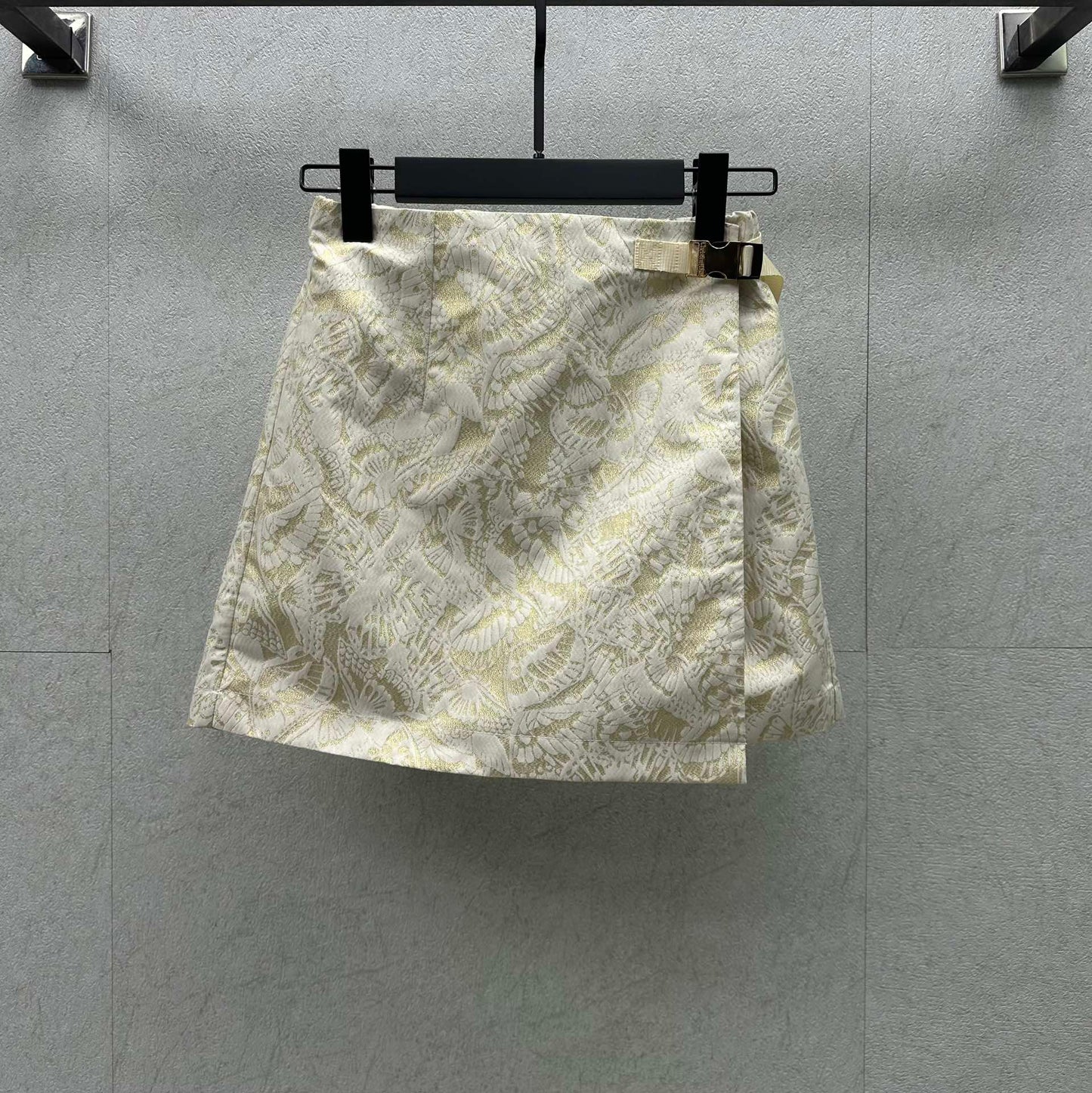 迪D家-2403 24早春新品金絲蝴蝶片褲裙 杏色