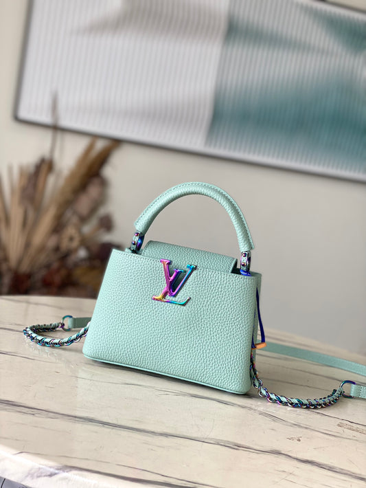 M22606 路L家-Taurilon皮革 Capucines手提包 淺綠斑斕金扣 Mini