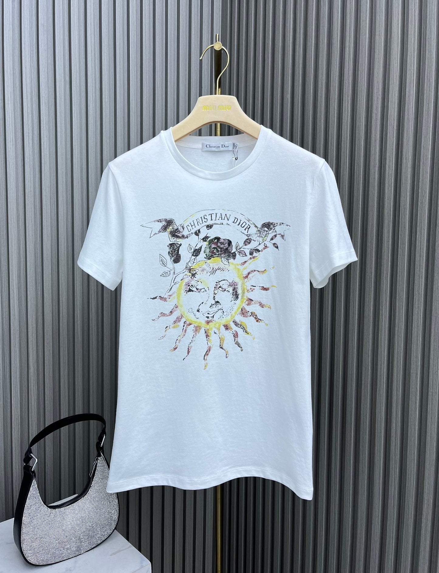 迪D家-2403 24新品上架圓領太陽印花TEE 白色