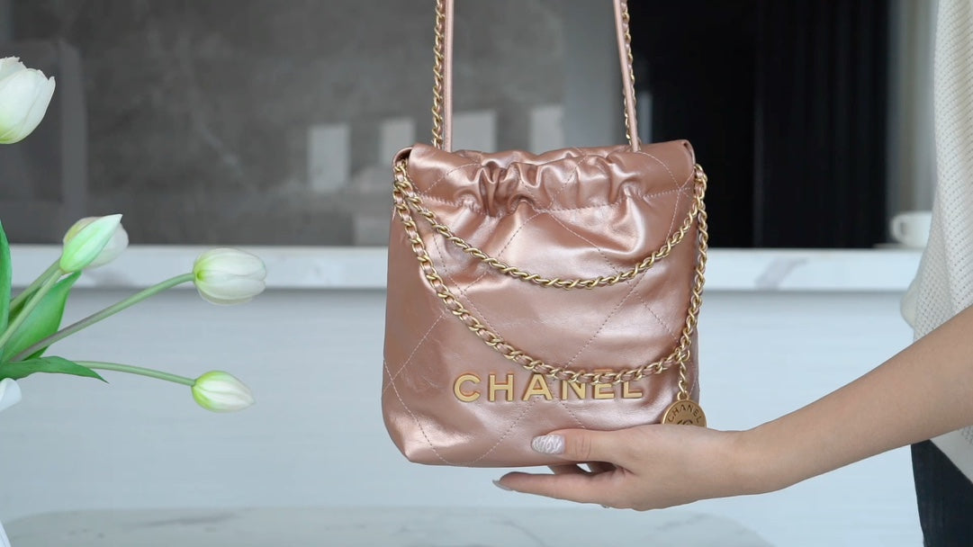 小香家-新款 Chanel 22號手袋 玫瑰金 鑲金背帶 雙鍊條