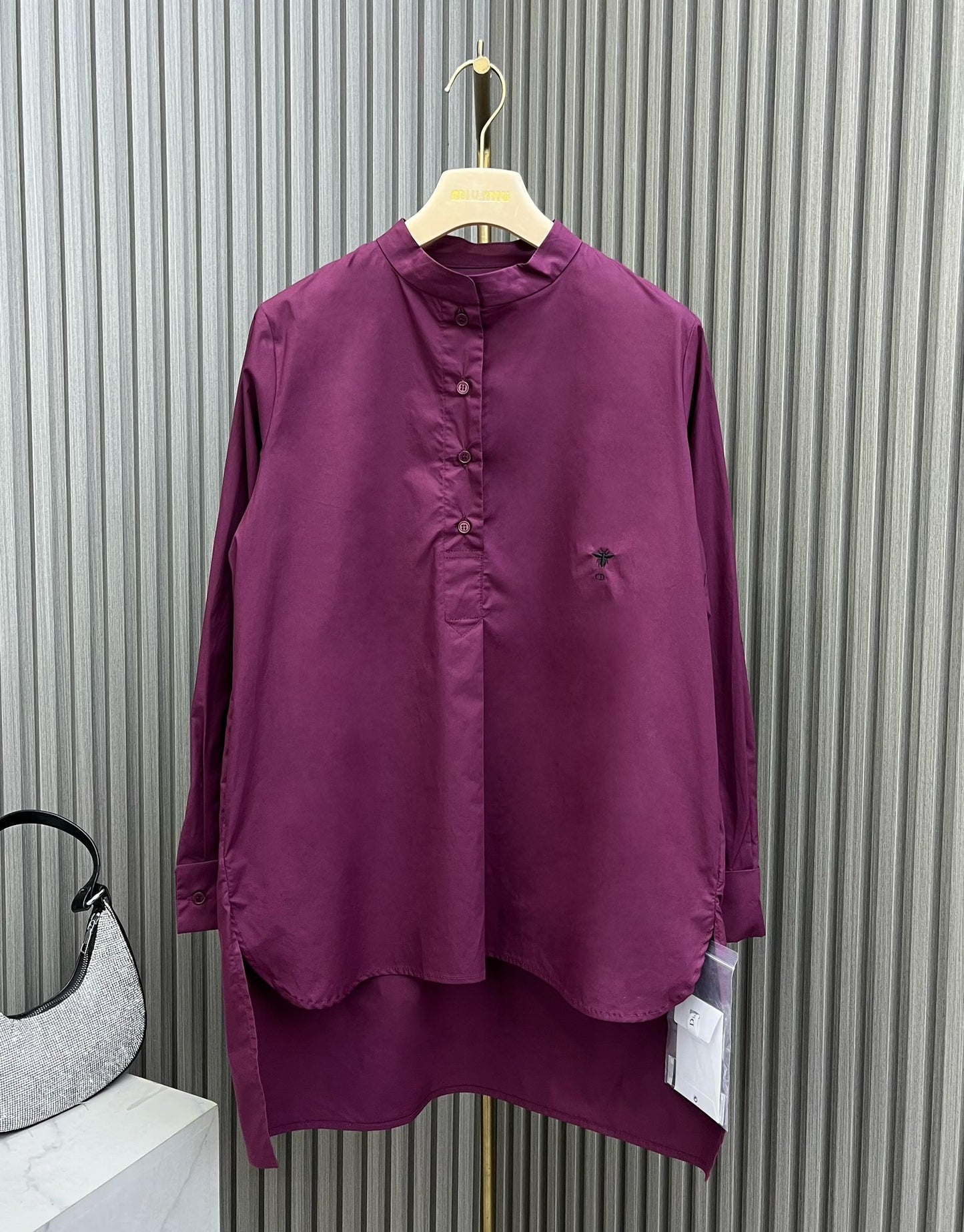 迪D家-2403 24新品上架前短後長立靜襯衣