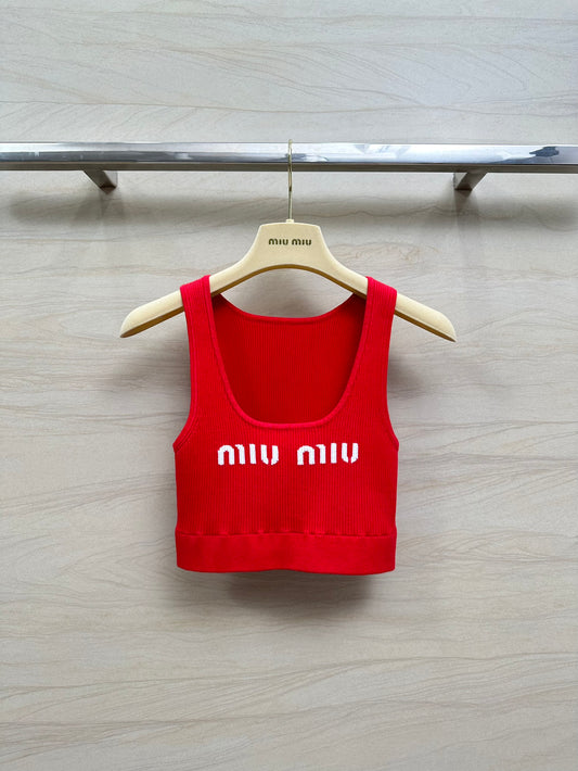 穆M家-2404 24早春新品新年紅崁花logo針織短版小背心 紅色