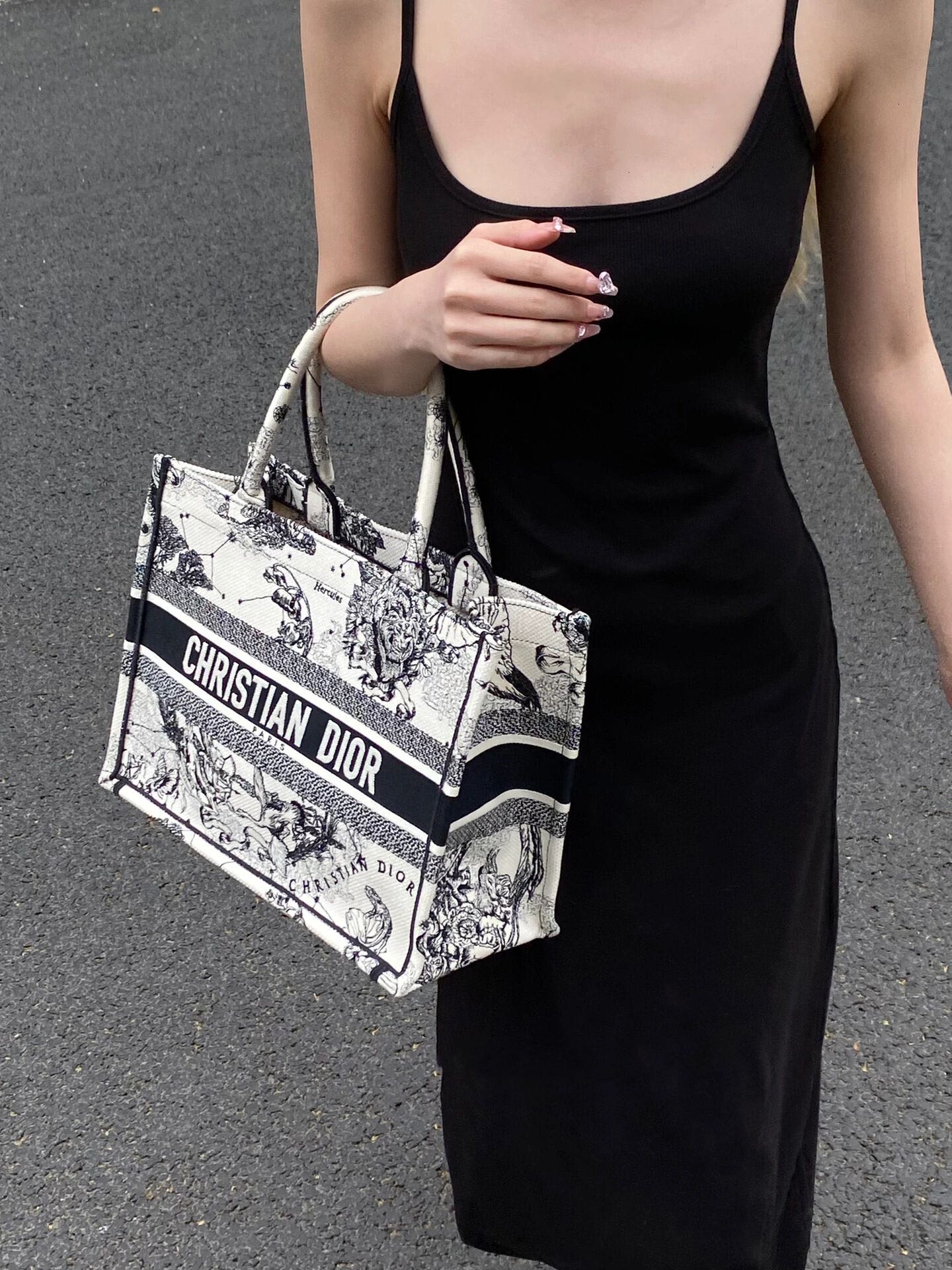 迪D家-2023春夏新款 Tote 星座系列米白色 中號