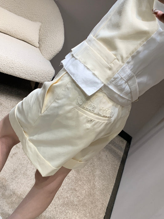 穆Ｍ家-2404 奶昔白西裝短褲套裝