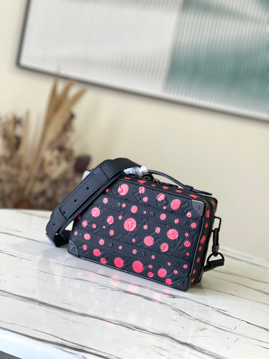 M21677 路L家-Handle Soft Trunk 手袋