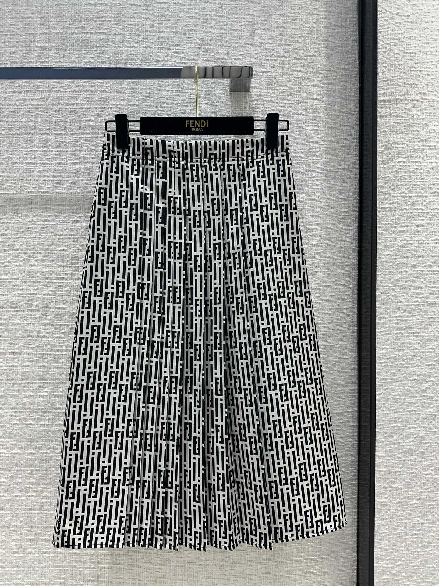 芬F家-2403 24早春新品中長款壓褶半身裙