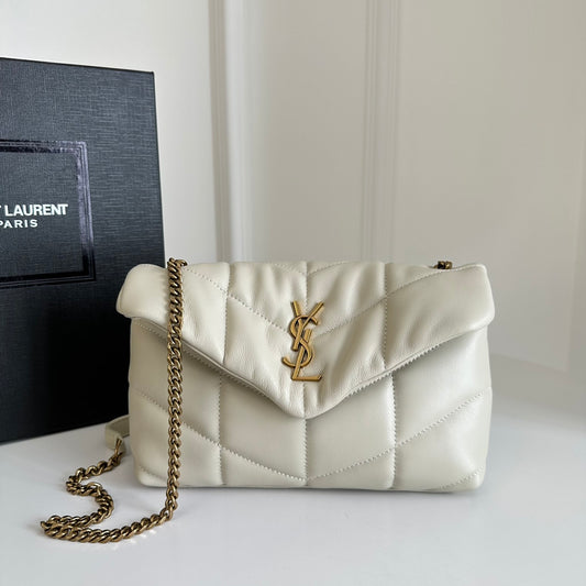 聖Y羅-Loulou Puffer 23cm 絎縫小羊皮雲朵包 奶白色