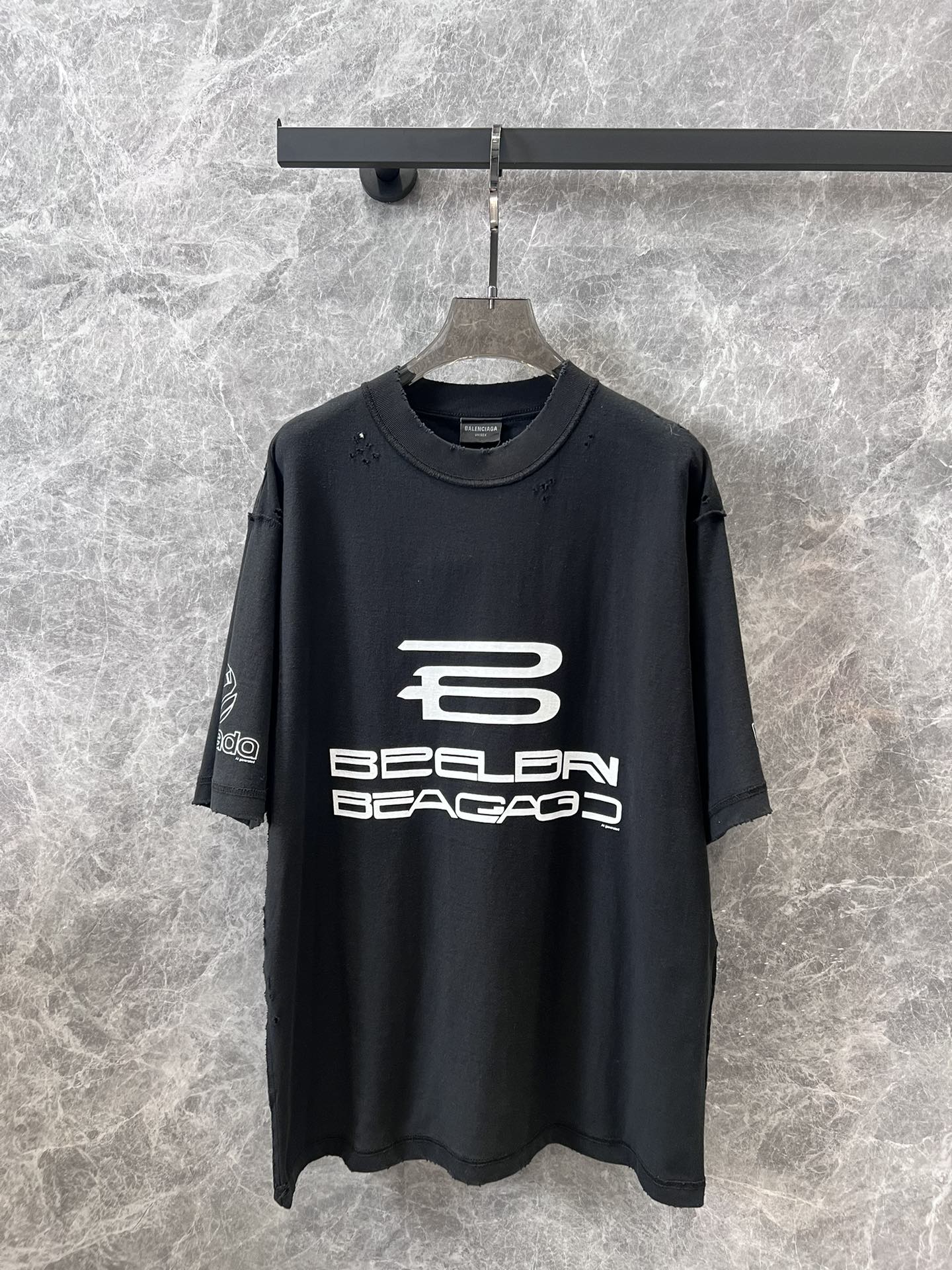 巴黎世-2404 24Ss春夏新款Ai合成印花字母短袖圓領TEE 黑色