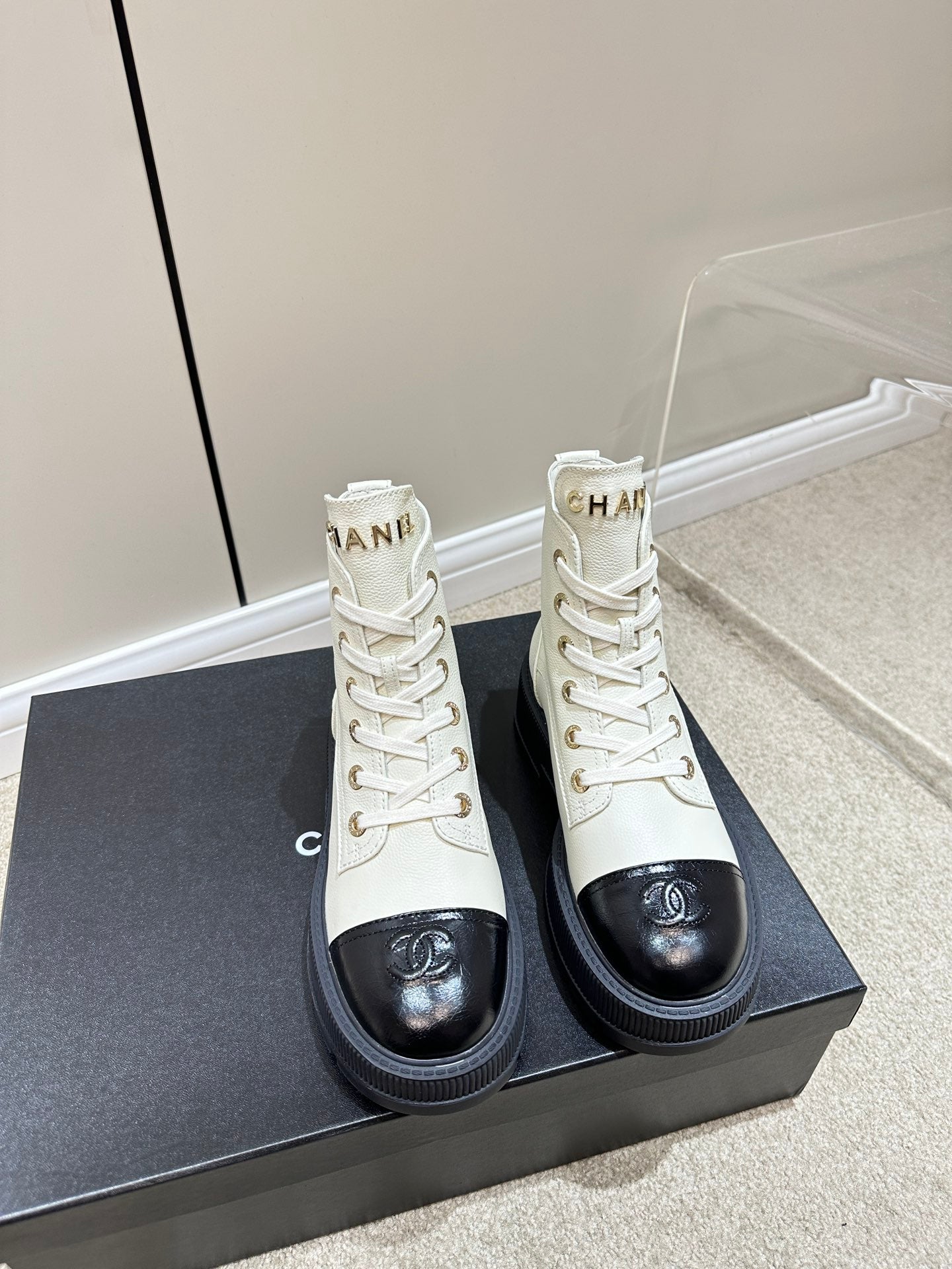 小香家-2023春夏新款 荔枝紋小牛皮 機車靴 白色